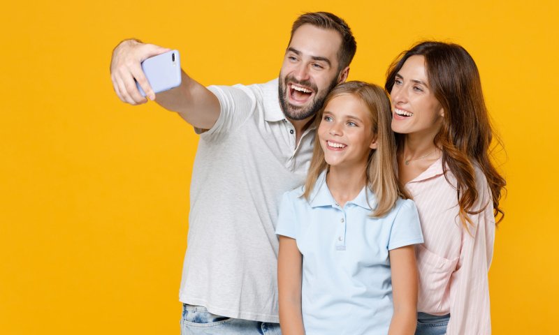 צרפת: פיקוח על הורים שמעלים תמונות של ילדיהם