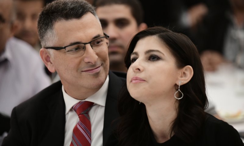 גאולה אבן על מתנגדי נתניהו: "כת פרועה ואלימה"