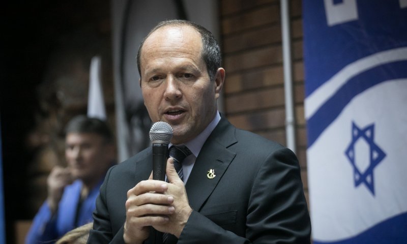 "הייתי תלמיד די שובב": ניר ברקת חוזר לבית הספר