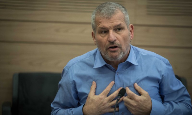 הח"כ לשעבר מגיב לסערה: "חב"דניק מטונף"