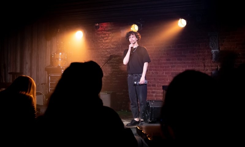 מחדל: סירבו למחוא כפיים לדגל פלסטין וגורשו מההופעה