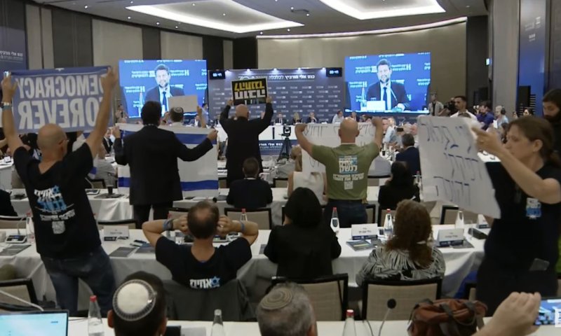 מחאה בזמן נאום סמוטריץ': "מיעוט קולני וקיצוני"