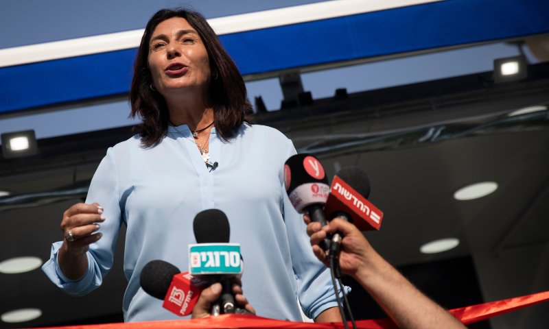 רגב: "גנץ לא בשל להיות רה"מ, הוא צריך אפייה"