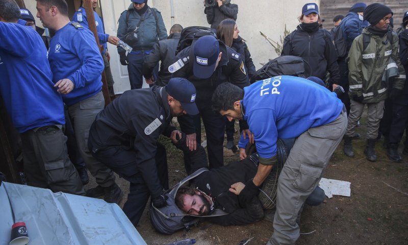 עדות: "באוטובוס מעמונה חטפנו מכות רצח"