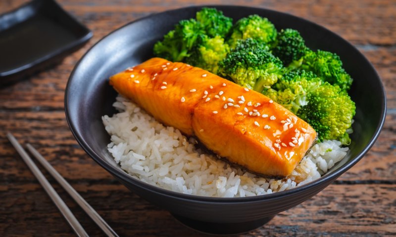 מושלם: מתכון לסלמון ברוטב חמאה ויין