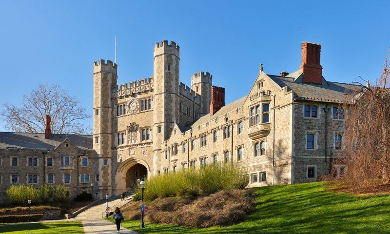 מכללה אמריקאית רושמת שחורים כנכים למען הקלות