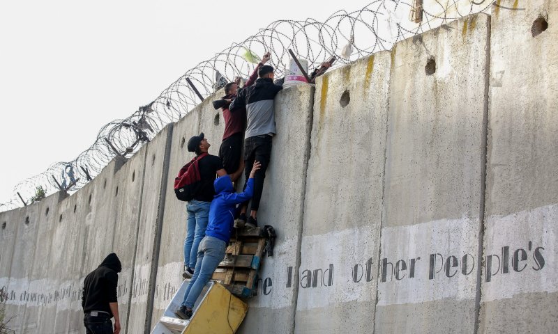 פלסטיני שניסה לחצות את גדר ההפרדה &ndash; נורה ונהרג