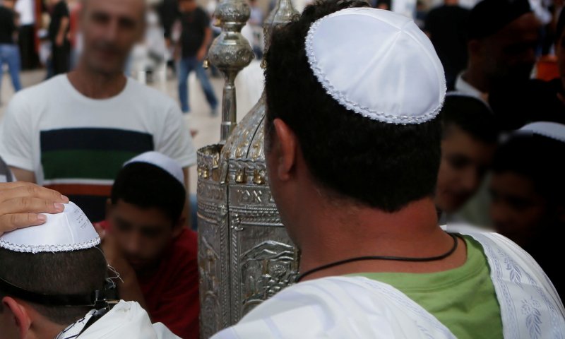 שו"ת: איך להתייחס בבית הכנסת למחלל שבת?