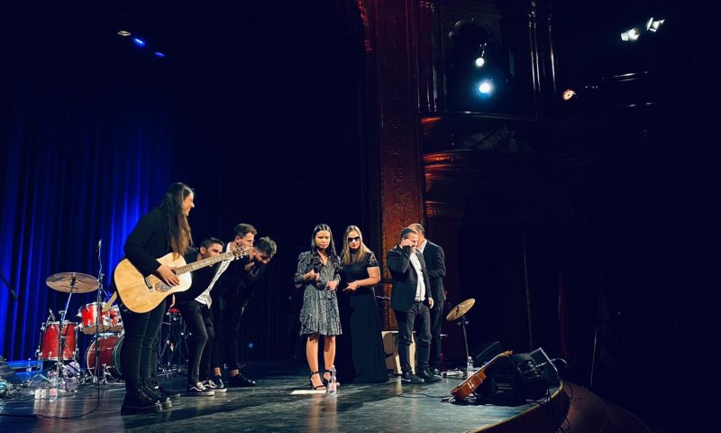 לא עוצרים: להקת שלוה בבודפשט