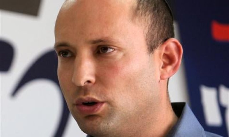 קמפיין מלוכלך: הודעות דוא"ל מזוייפות נגד בנט