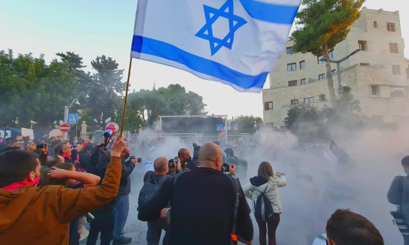המחאה בבלפור: עימותים ומדורות, כיבוי אש הוזעקו