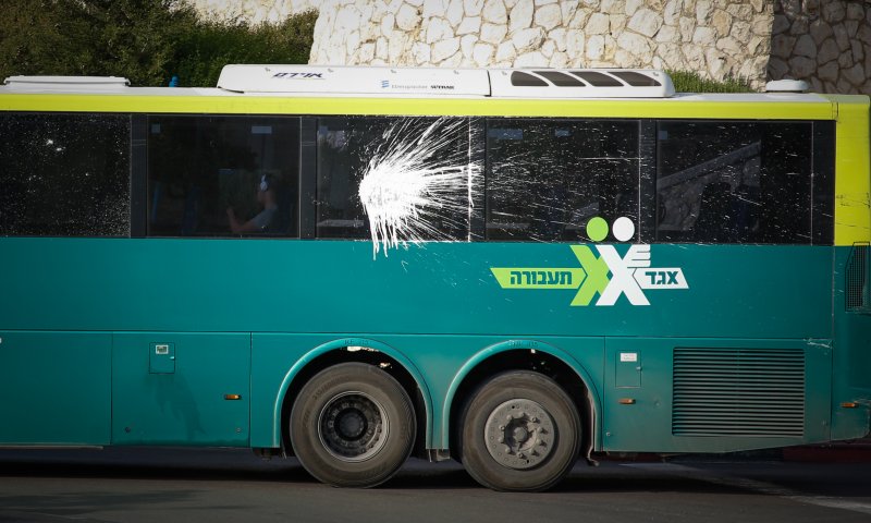 דיווח ראשוני: ירי לעבר אוטובוס בכניסה לדיר אסתיא