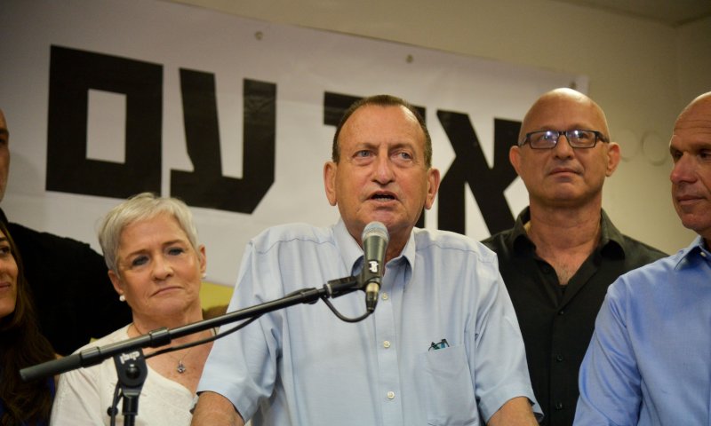 עיריית ת"א אוסרת הצבת דוכני תפילין ליד בתי ספר