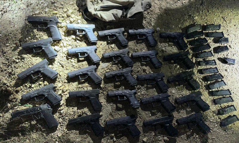 לוחמי מג"ב תפסו הברחה של 25 אקדחים מירדן