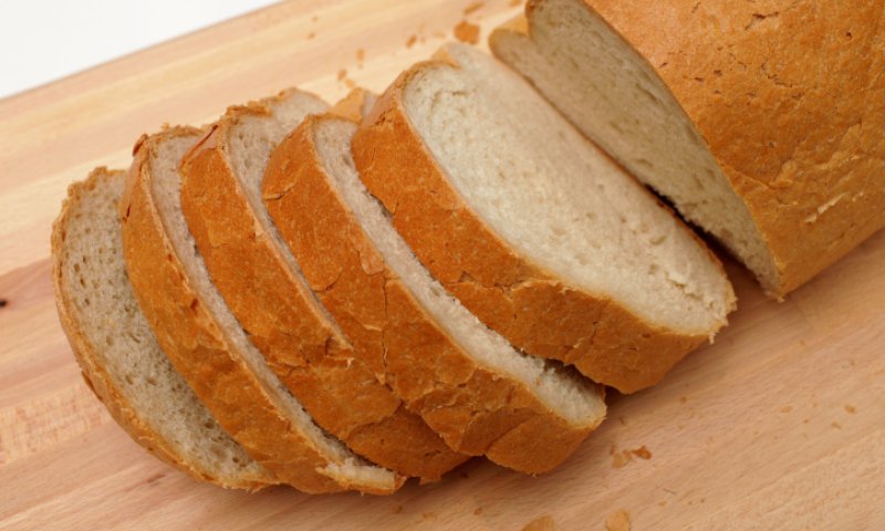 דיון דחוף: לפיד פועל לעצור את עליית מחירי הלחם