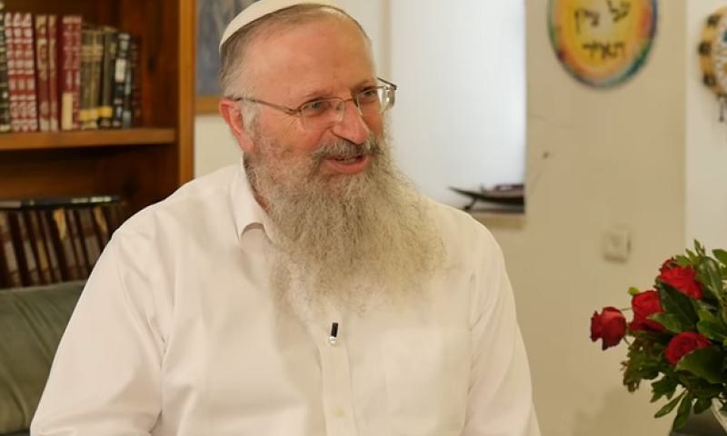 הרב שמואל אליהו חושף: הרגע ששינה אותי. צפו