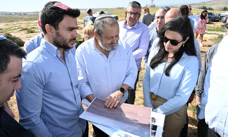 שקד בהתיישבות הצעירה: פועלים להסדיר את החשמל