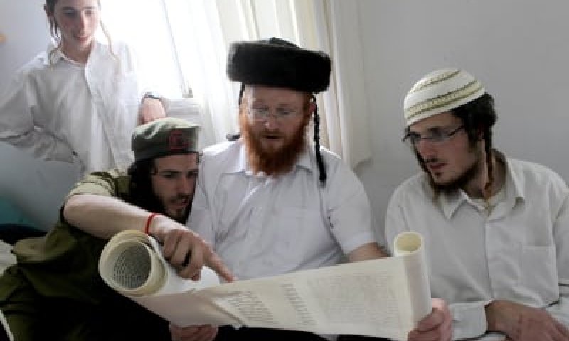 להיות מוכנים לחג: הלכות פורים לפי כל העדות