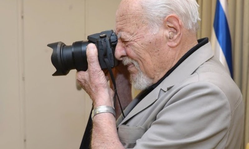 הלך לעולמו דוד רובינגר שצילם את הצנחנים בכותל