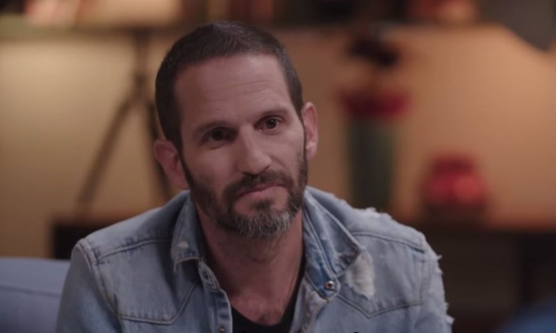 גורי אלפי מוריד את כל המסכות