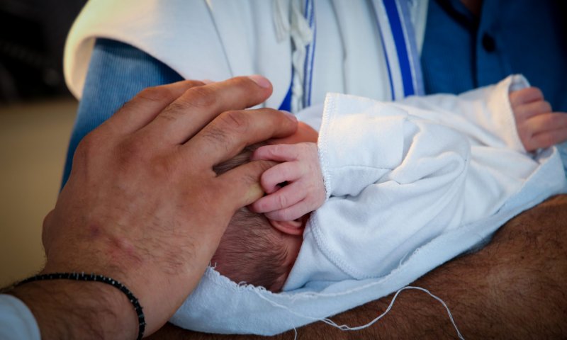 הכהן מחוייב לטפל בקרוביו &ndash; מה לומדים מכך על החיים?