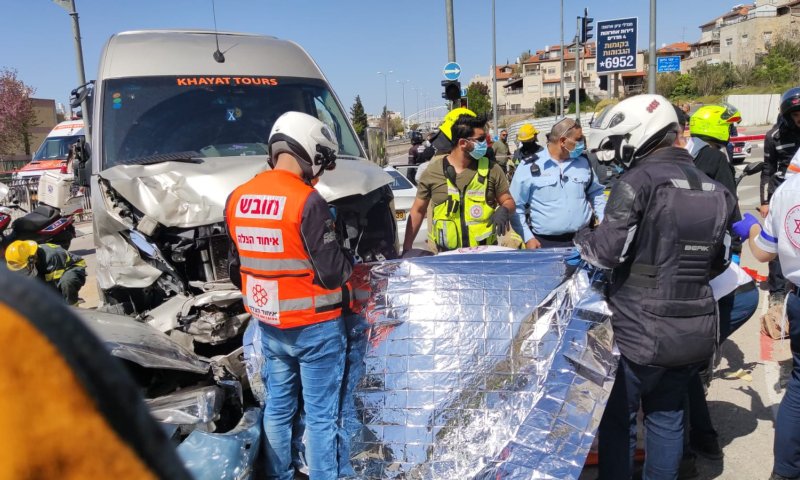 תאונה קטלנית בירושלים: בת 25 נהרגה ו-9 פצועים בזירה