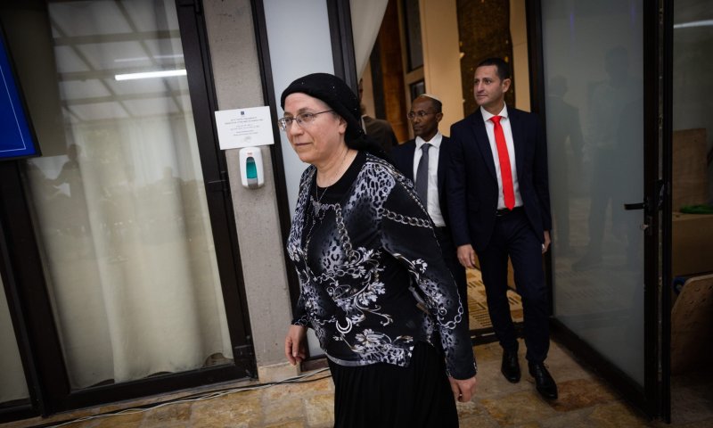 אורית סטרוק דורשת לנטוש את הפסגה בירדן