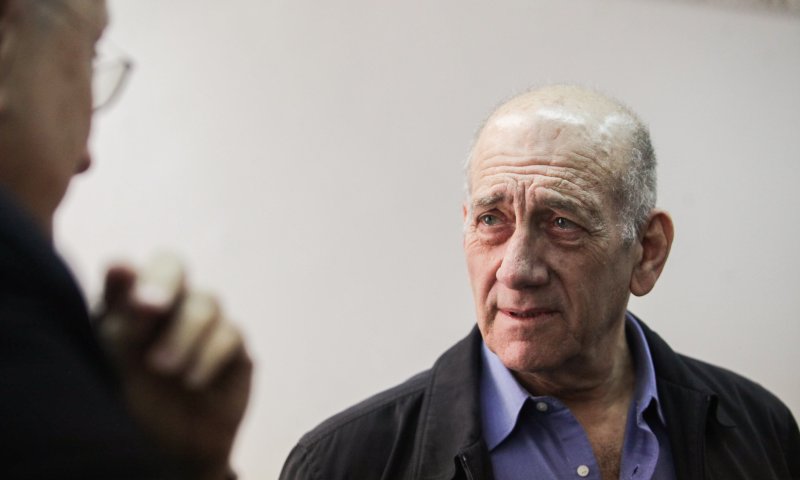 השופט נזף בפרקליטות: למה עונש חופף לאולמרט