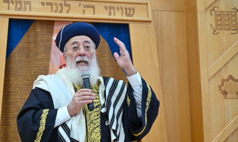 הרב עמאר במתקפה חריפה: "לא להשלים להם מניין"