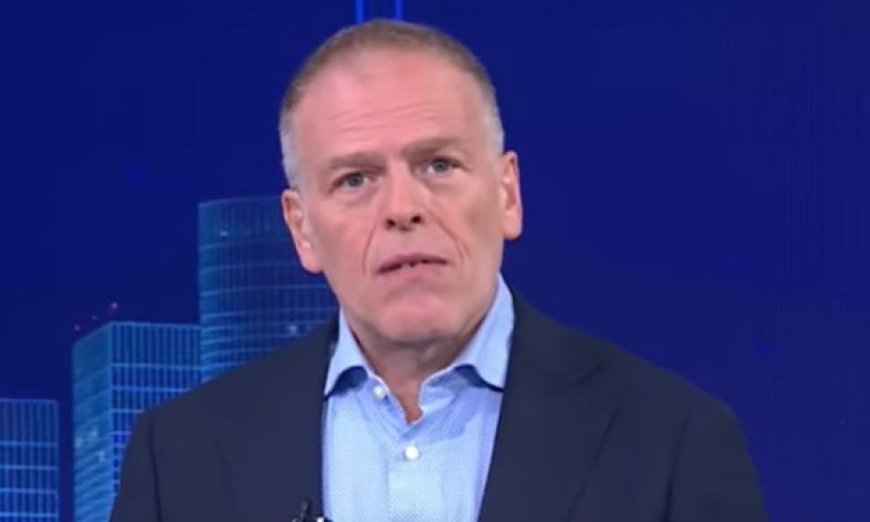 אברי גלעד תקף; אראל סג"ל השיב אש. צפו