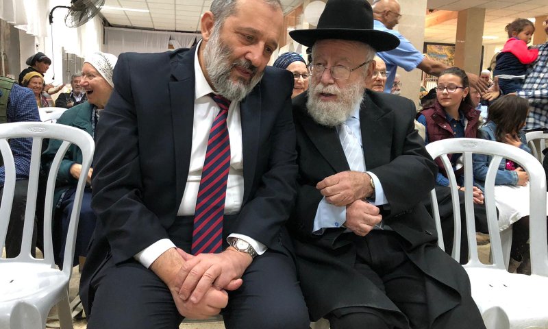 דרעי בחברון: נתניהו חייב להמשיך, עם ישראל זקוק לו