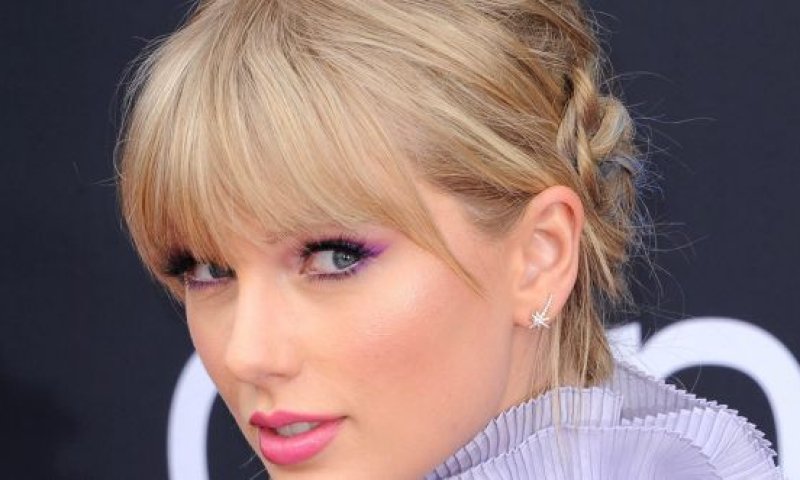 טיילור סוויפט תחת מתקפה: "מחיר גבוה איכות גרועה"