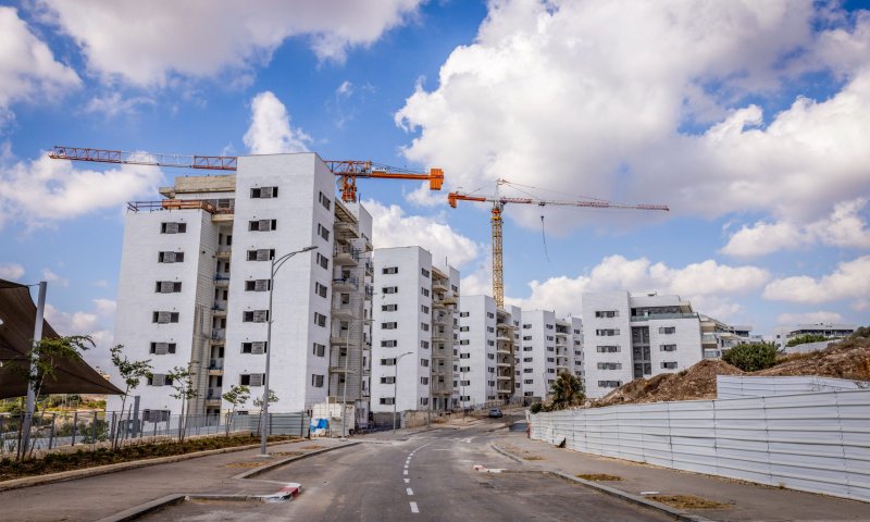 כתב אישום: באמצע האזעקות הפעיל מטען חבלה בבניין מגורים