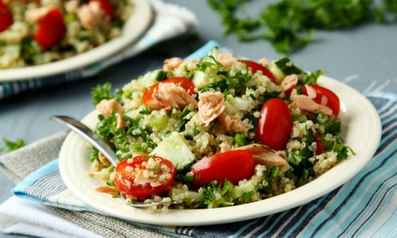 תמיד הוא בא בזמן: מתכון לסלט קינואה וטונה