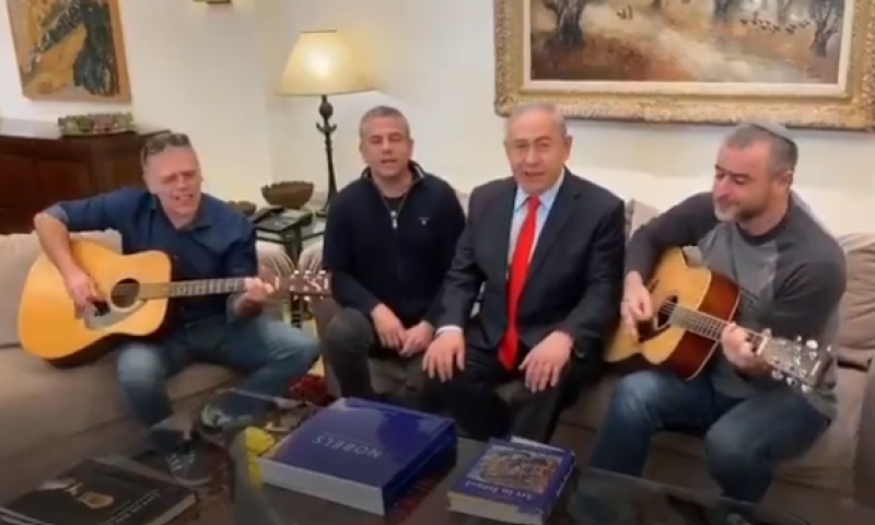 צפו: כשנתניהו הצטרף לניגון של ריקלין, מגל וסג"ל