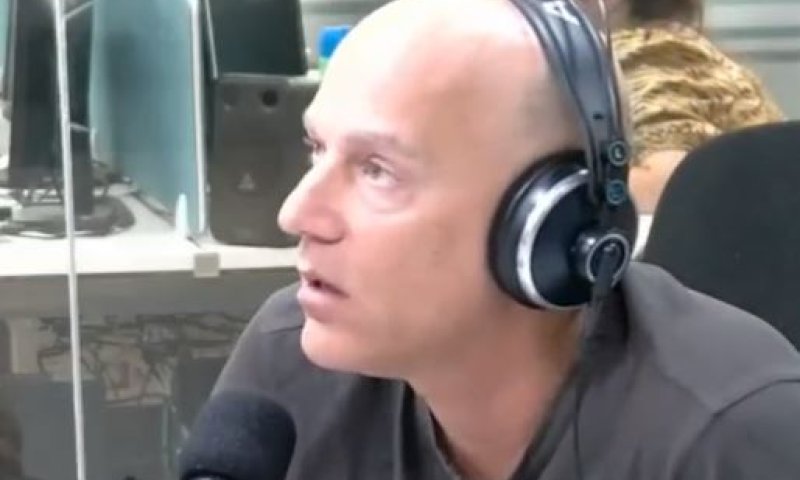 פיצוץ באולפן בין גיא פלג ליהודה שלזינגר. צפו