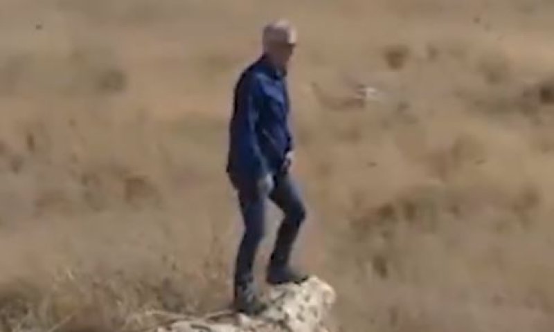 יריית הפתיחה: בני גנץ בסרטון בחירות ראשון. צפו