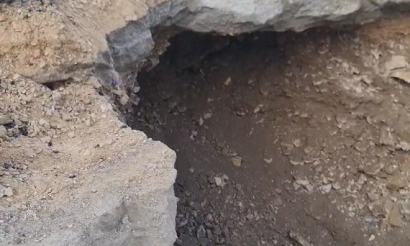 בור נפער בכביש במזרח ירושלים