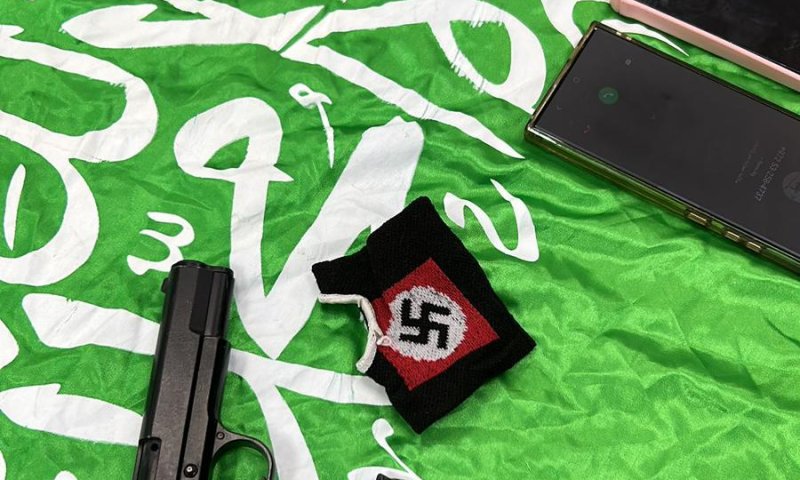 נעצר תושב א-טור שהחזיק בביתו דגל חמאס וצלב קרס