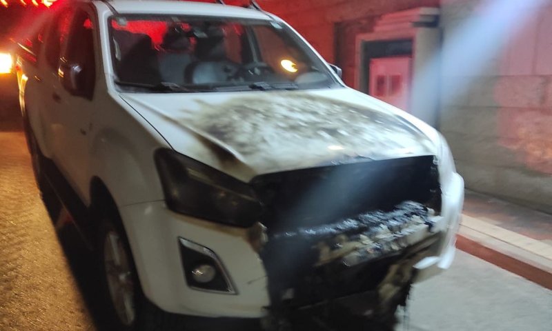 חשד לפשע שנאה: 4 רכבים הוצתו באבו גוש