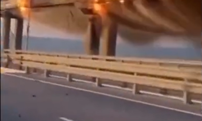 מכה לרוסים: פוצץ הגשר המחבר בין קרים לרוסיה