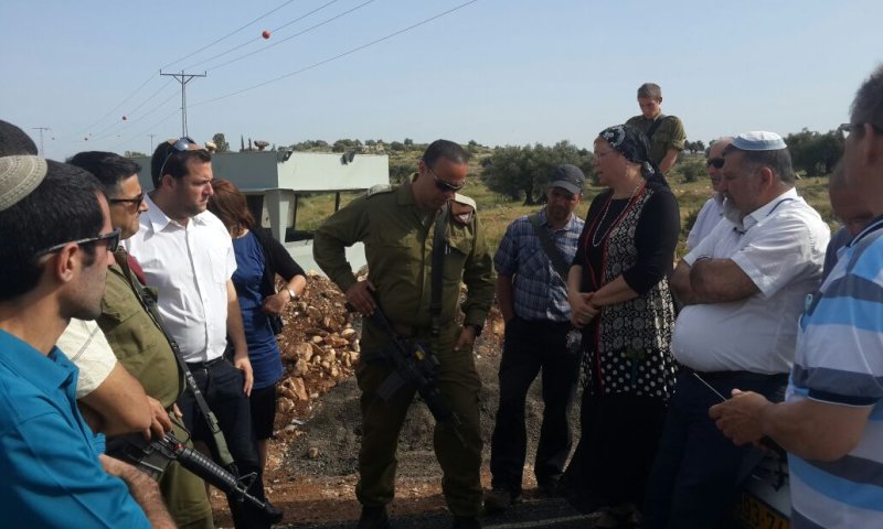 צה"ל הסיר את המחסום; מאות ערבים נכנסים
