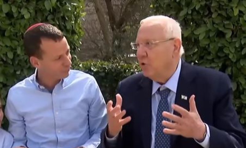 עמית סגל חפר לריבלין שהגיב: "אכלת ת'ראש". צפו