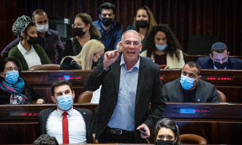 ניר אורבך מכנס היום את מקורוביו להתייעצות