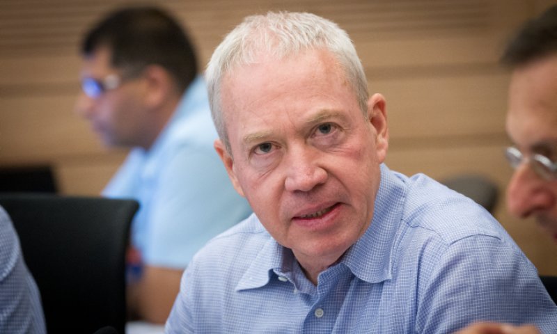 "אף אחד לא יקבע מי משרת ואיפה"