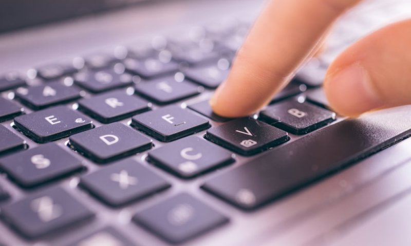 נעצרו 3 חשודים בגניבת מחשבים שיועדו למפונים מהדרום