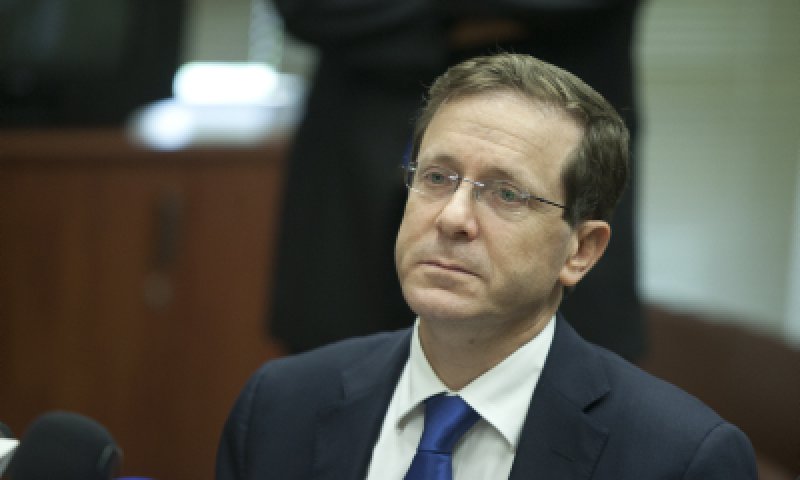 רק האפיפיור לא מתמודד לנשיאות המדינה