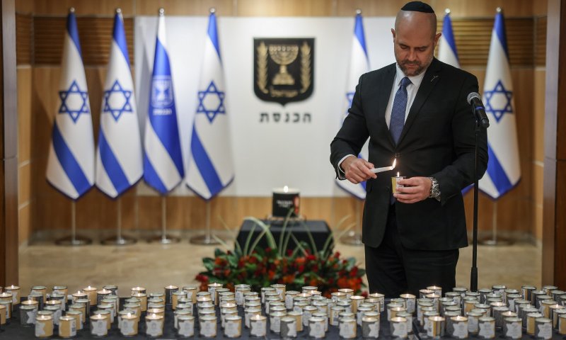 יו"ר הכנסת הדליק נר זיכרון: "להבין מה וכמה איבדנו"