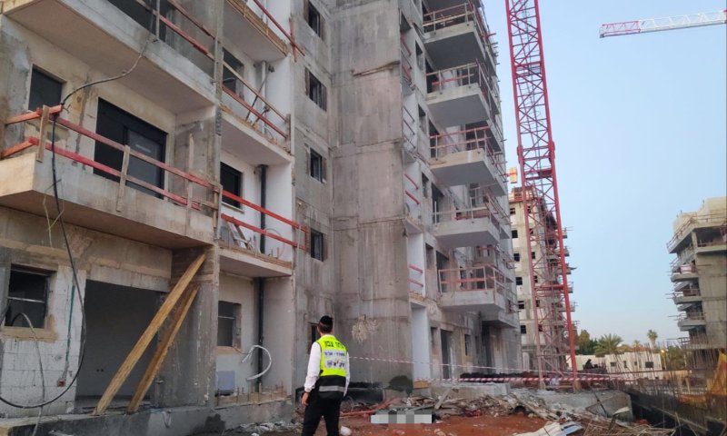 פועל כבן 30 נפל מגובה ונהרג באתר בניה בכרכור