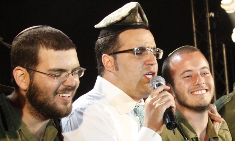 מה מה מה: צפו איך שוואקי מרים את אפרת